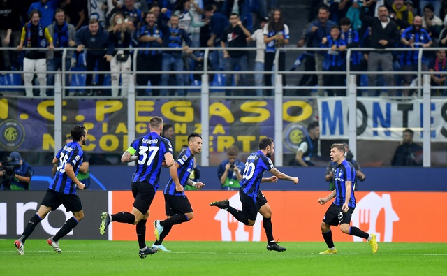 Inter tạm cởi bỏ áp lực sau chiến thắng trước Barcelona tại cúp C1