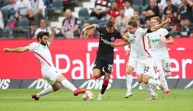 Augsburg lâm nguy trước Eintracht Frankfurt
